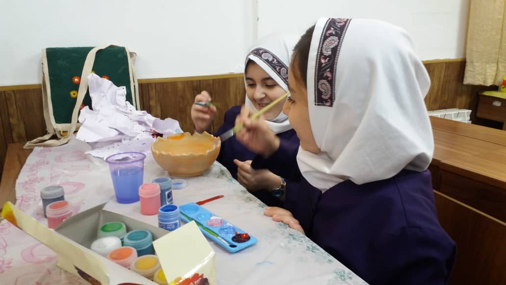 روزهای پایانی سال تحصیلی با سفالگری هنرمندان چهارم «الف»